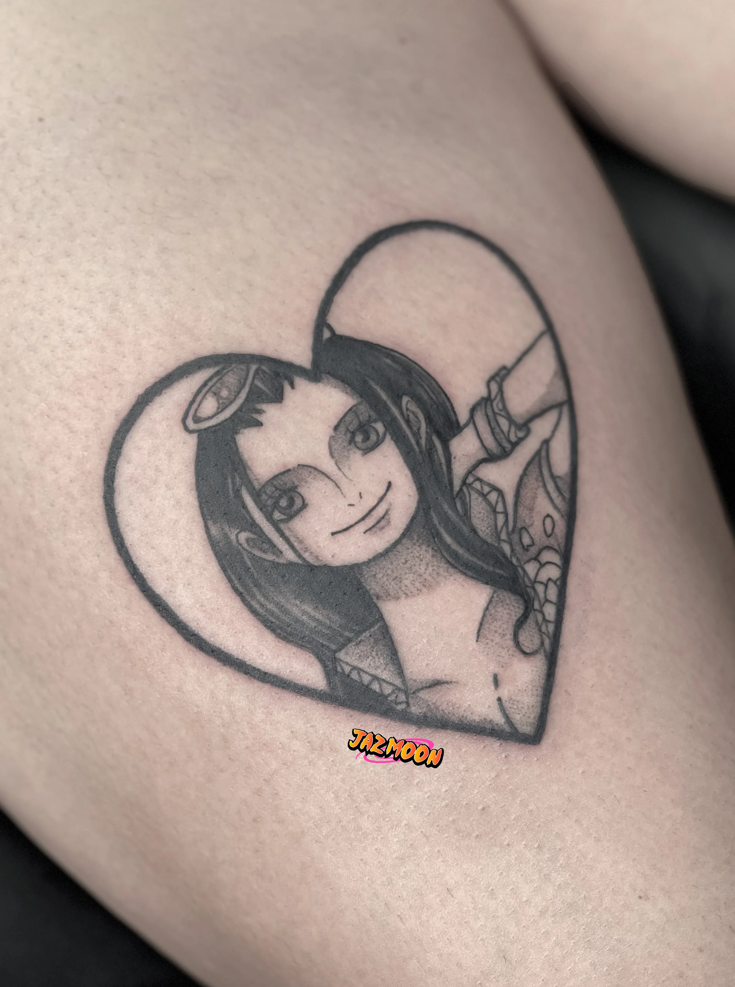 Tatuaje Nico Robin blanco y negro